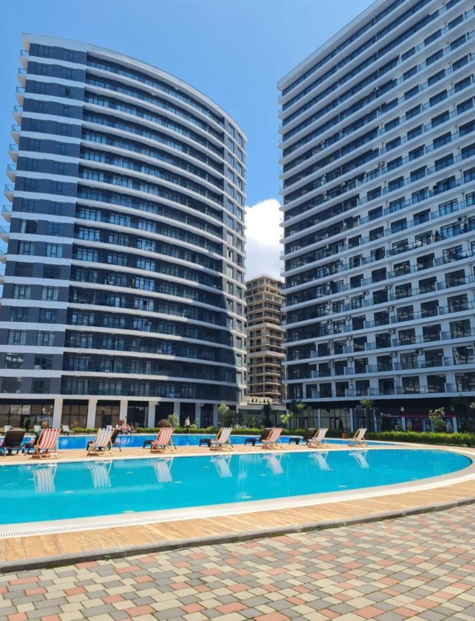 White Apartment Батуми Екстериор снимка