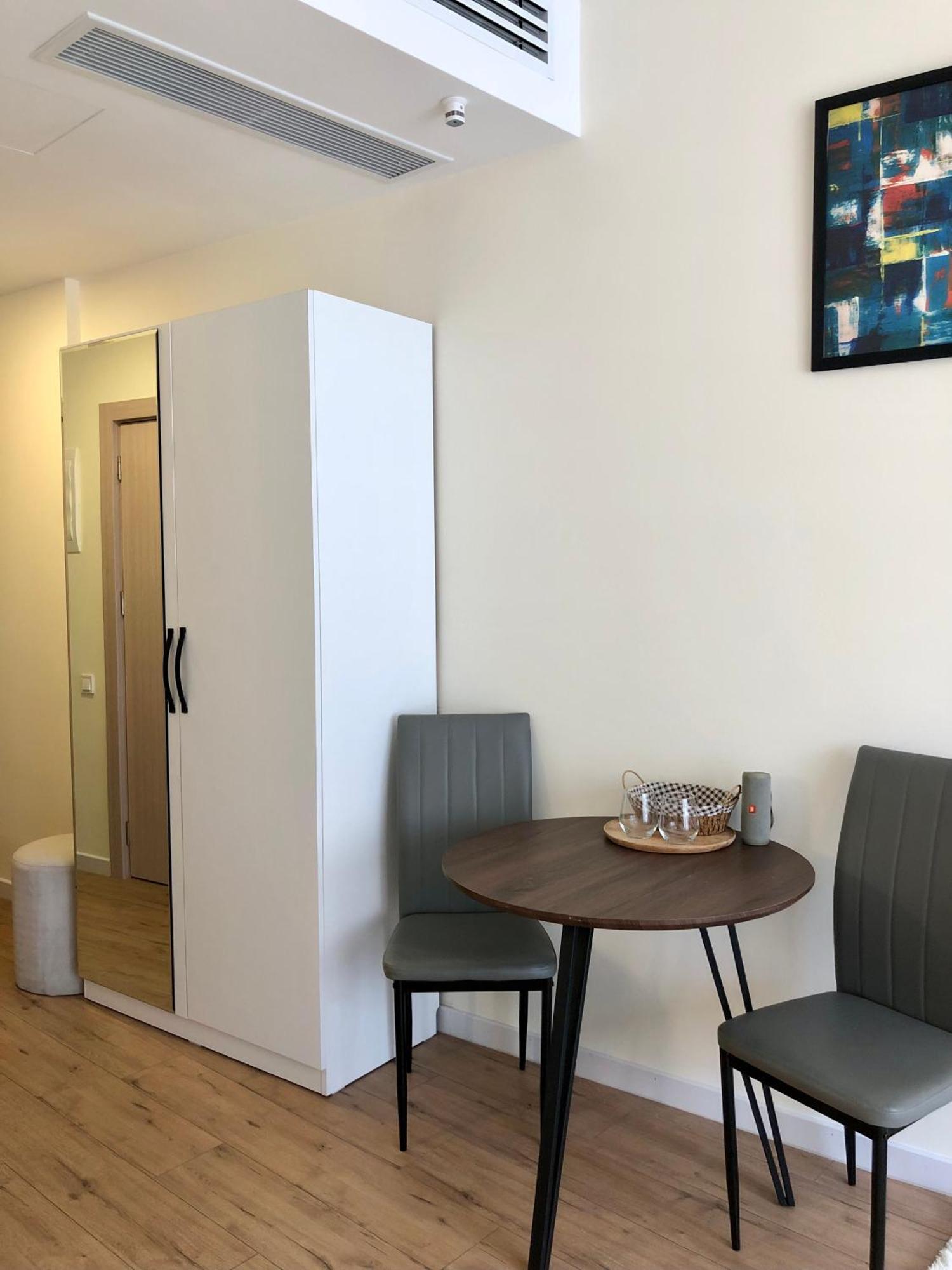 White Apartment Батуми Екстериор снимка