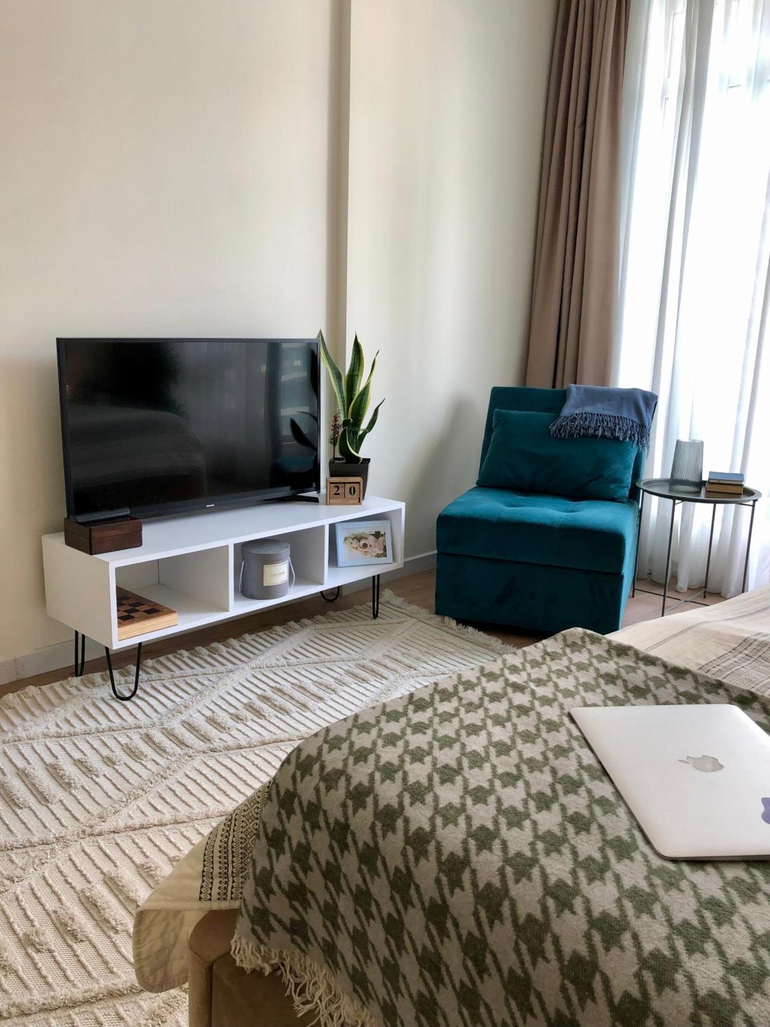 White Apartment Батуми Екстериор снимка