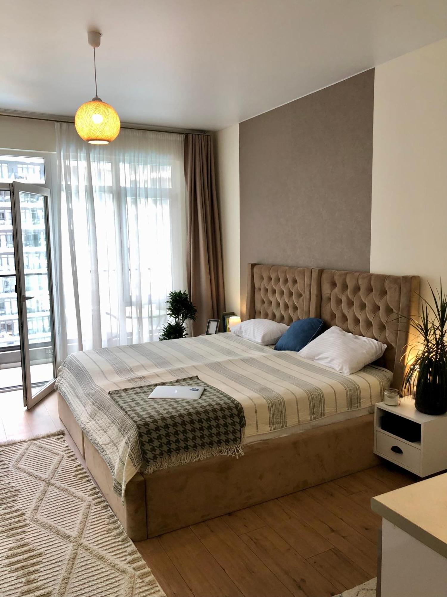 White Apartment Батуми Екстериор снимка