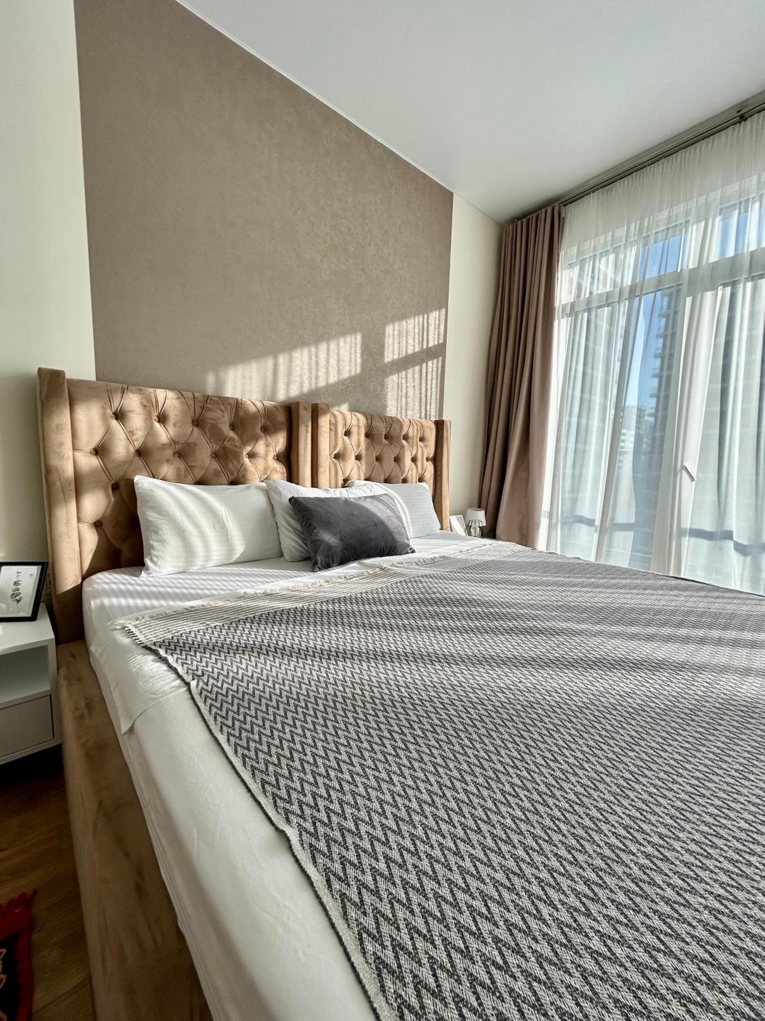 White Apartment Батуми Екстериор снимка
