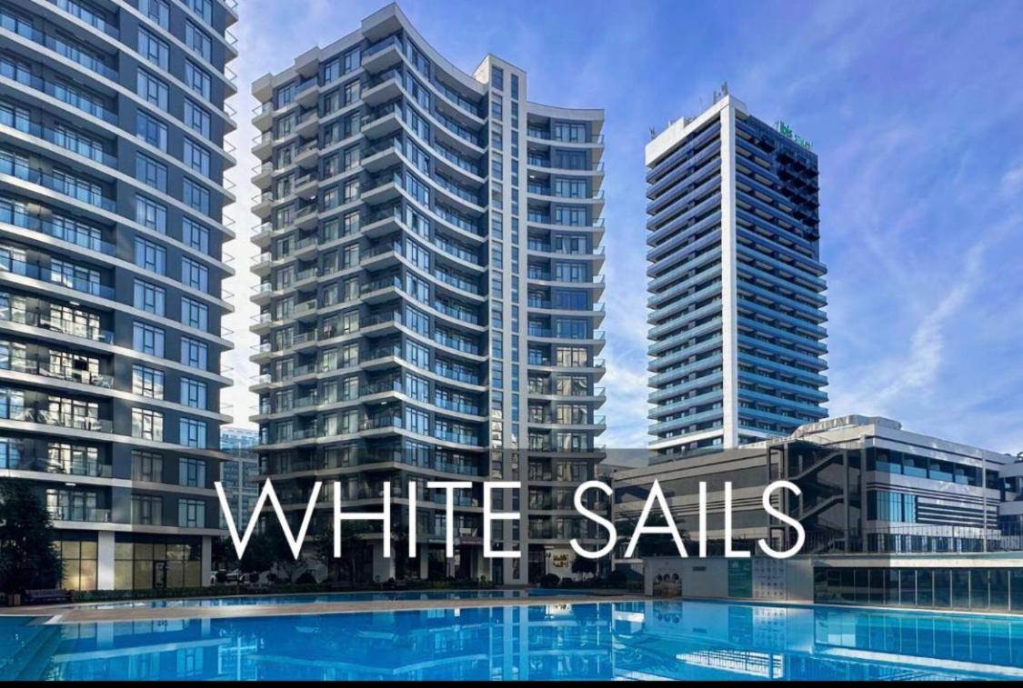 White Apartment Батуми Екстериор снимка