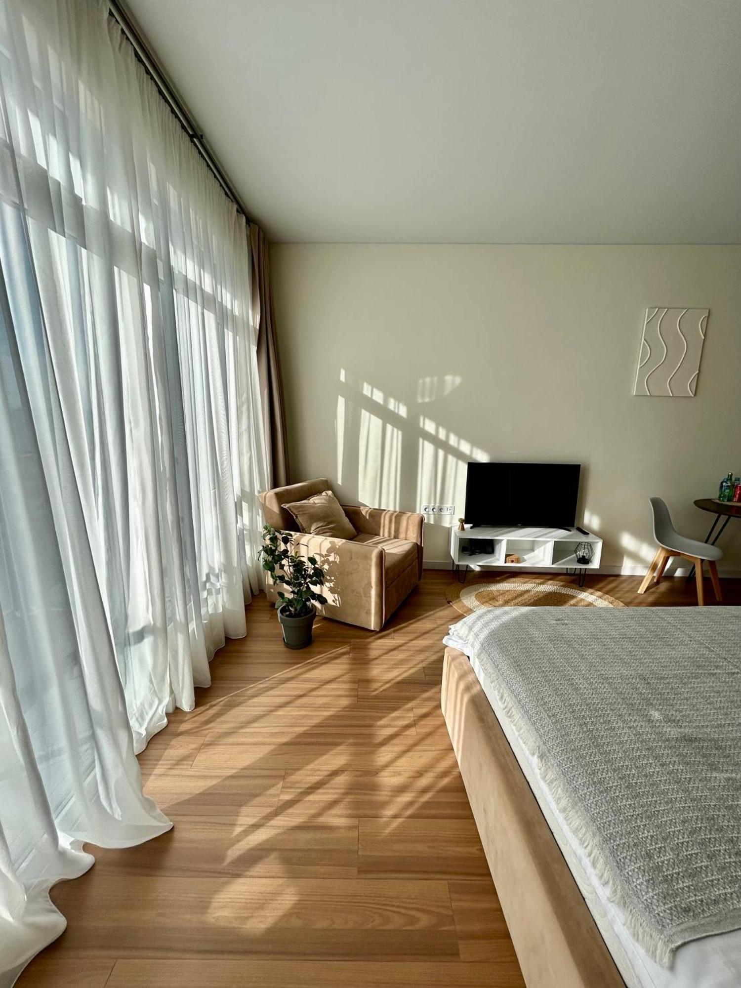 White Apartment Батуми Екстериор снимка